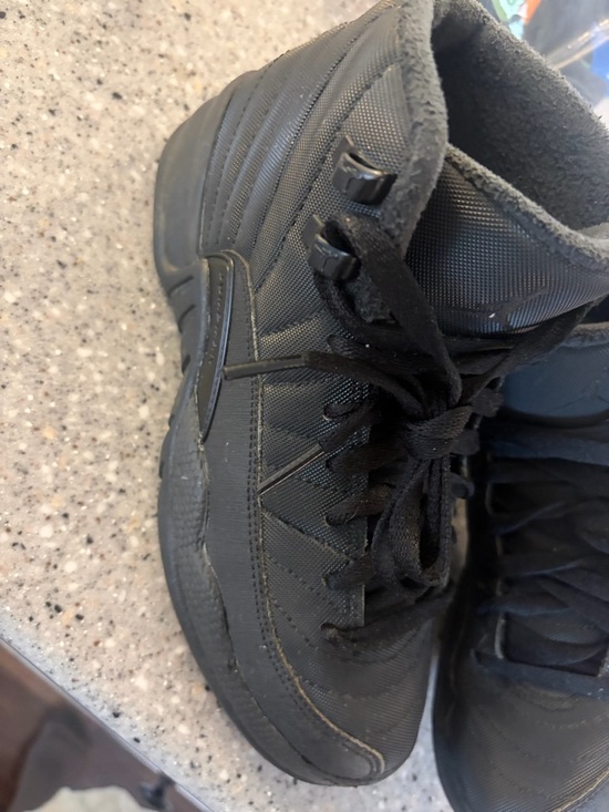 Jordan Kids' All-Black Sneaker - Picture 5 of 14